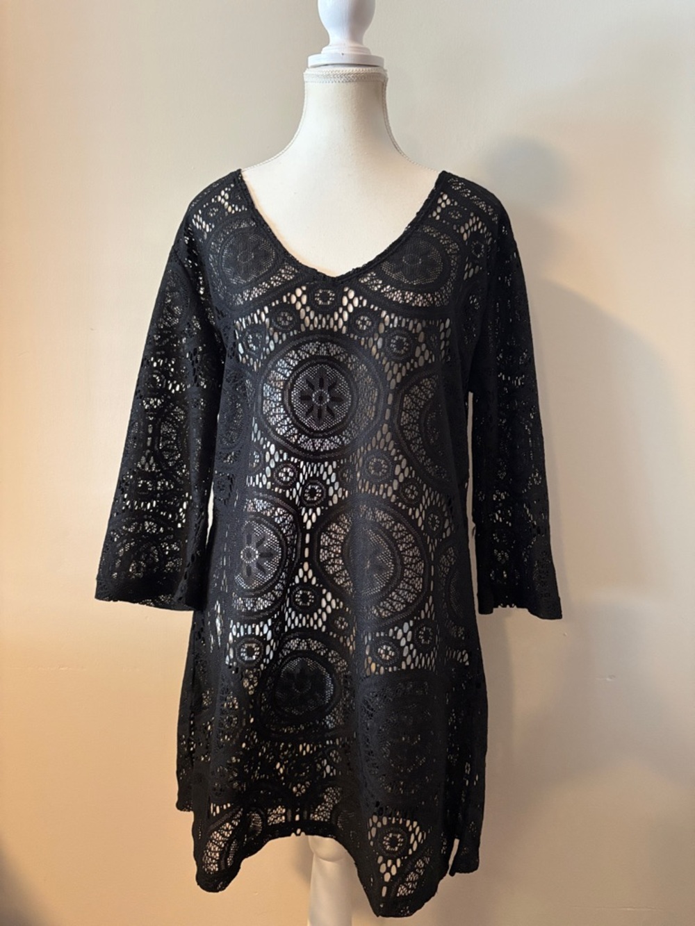 NWOT Portocruz Black Crochet V-Neck Tunic Beach Swimsuit Cover Up. Size Large